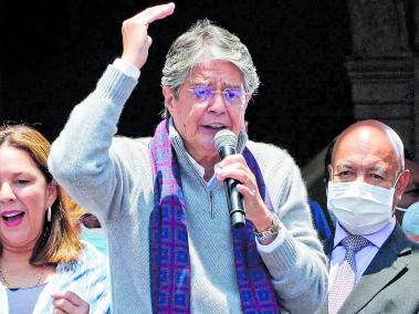 El presidente Guillermo Lasso habla frente a sus simpatizantes el 20 de octubre, día que se negó a rendir cuentas ante el Congreso sobre su nexo con los ‘Pandora Papers’.