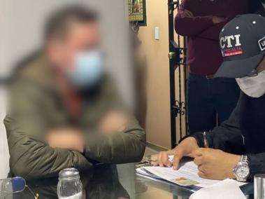 Este es el momento de la captura de Yhonier Rodolfo Leal Hern??ndez, como presunto responsable del asesinato de su hermano, Mauricio Leal y su Madre, Marley Hern??ndez.