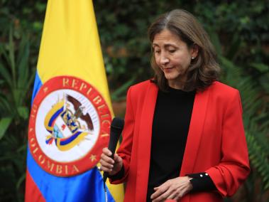 Ultimátum de Ingrid Betancourt
La candidata por el partido oxígeno verde Ingrid Betancourt, en una rueda de prensa, realizó un ultimátum a la coalición de la esperanza para reunirse antes de medianoche y dialogar temas pendientes con candidatos que hacen parte de maquinarias políticas, de no ser así Ingrid tomaría decisiones en cuanto a su participación en esta coalición. Bogotá 27 de enero 2022.