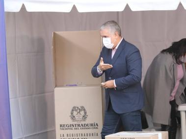Bogotá, Marzo 13 de 2022

Inicio de la jornada de elecciones legislativas 2022. El presidente Iván Duque vota en la mesa # 1 en la Plaza de Bolivar. Foto: Milton Díaz. El Tiempo.