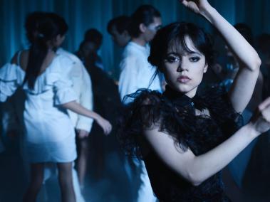 NYT: Jenna Ortega, quien interpreta a "Merlina" en Netflix, hace del espíritu gótico algo totalmente suyo.