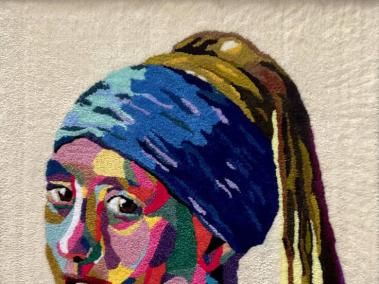 NYT: Una obra inspirada en Vermeer se exhibe en el Mauritshuis en La Haya.