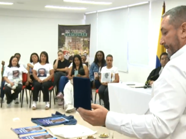 Dos militares devuelven medallas recibidas en operaciones del Gaula