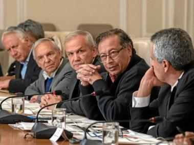 Ricardo Bonilla, minhacienda; Carlos Ramón González, exDNI; el presidente Petro y Luis Fernando Velasco, exmininterior.
