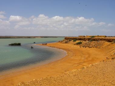 Lago de agua dulce rodeado del desierto, en Punta Gallinas.
