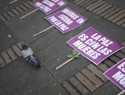 Acto simbólico en el día Internacional de la No Violencia contra la Mujer