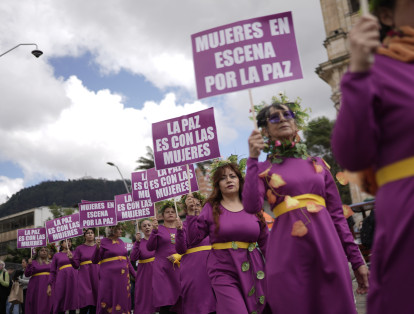 Acto simbólico en el día Internacional de la No Violencia contra la Mujer