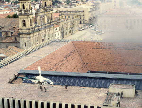 Toma del Palacio de Justicia por parte del grupo guerrillero M-19, el 8 de noviembre de 1985.