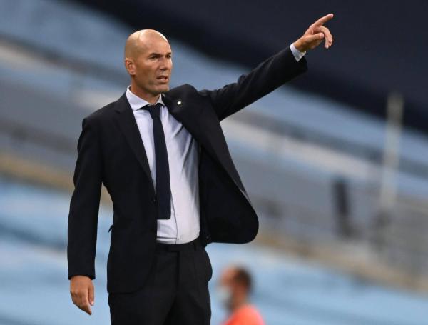 Zinedine Zidane, técnico del Real Madrid, eliminado de la Liga de Campeones.