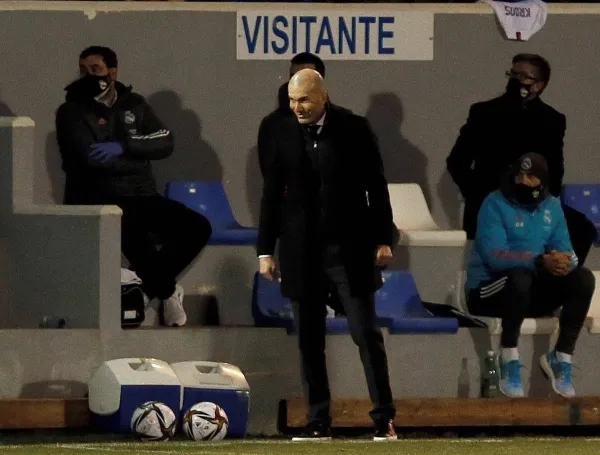 Zinedine Zidane la pasa mal en el Real Madrid.