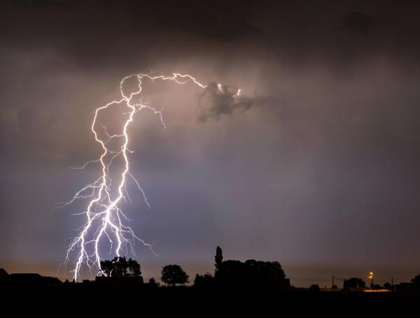 “El rayo mató de golpe a 11 jóvenes jugadores de entre 20 y 35 años", informó un medio local.
