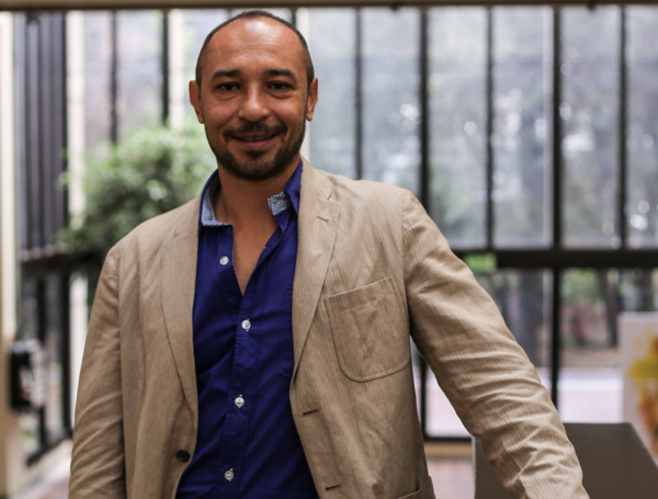 El escritor Gilmer Mesa estudio filosof??a y letras y es docente universitario.