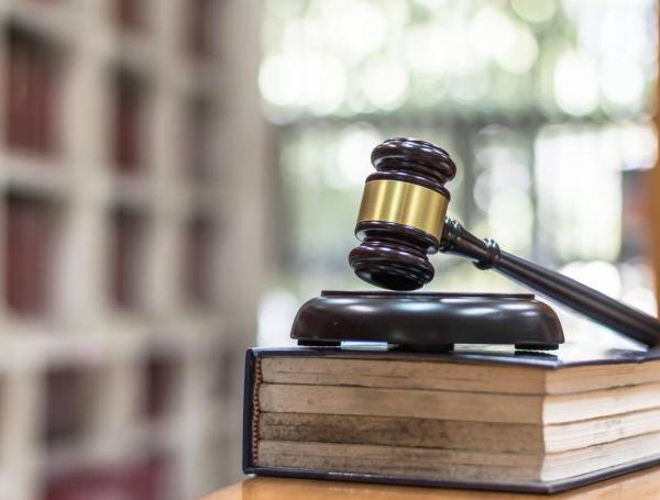 El padre habría golpeado a su hija en el glúteo para "corregirla" tras haber mordido a su hermano.