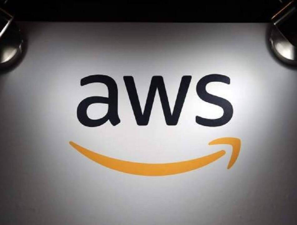 Amazon Web Services, plataforma de computación en la nube, ofrecida por Amazon.com.