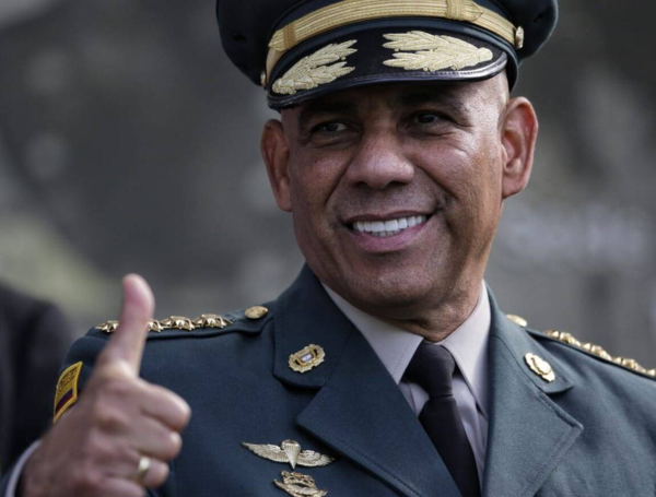 Fiscalía imputará cargos por acoso sexual al excomandante del Ejército Eduardo Zapateiro — image 4