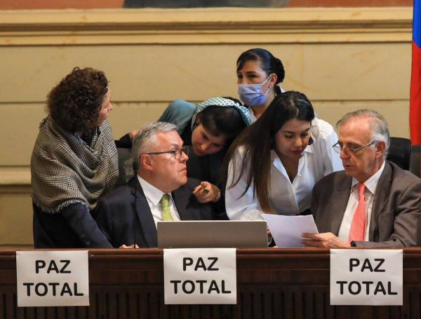 Las posiciones en contra y a favor del artículo de la Ley de 'Paz Total ...