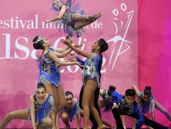 Finalizó la versión 17 del Festival Mundial de Salsa, con 22 países, en el Coliseo El Pueblo de Cali, donde más de cuatro mil artistas buscaron los máximos galardones en 34 modalidades en las categorías juveniles, amateur y profesionales. El maquillaje, los vestuarios, el ritmo, la coordinación y las acrobacias, hicieron de este, un evento atractivo para los miles de asistentes.