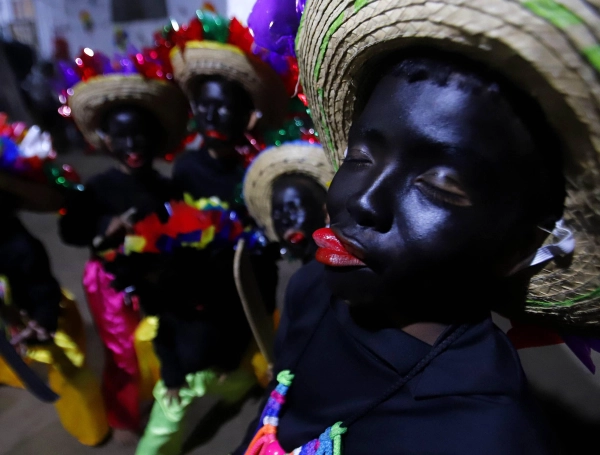 Son de Negro es el resultado de una marcada influencia africana que recoge el sentir de los pueblos apostados en las orillas del Canal del Dique, entre los departamentos de Atlántico y Bolívar.