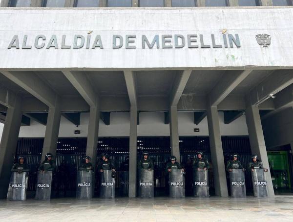 Agentes del Esmad en La Alpujarra, en Medell??n.