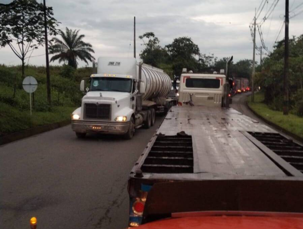 Hubo paso transitorio para permitir el tránsito de algunos vehículos.