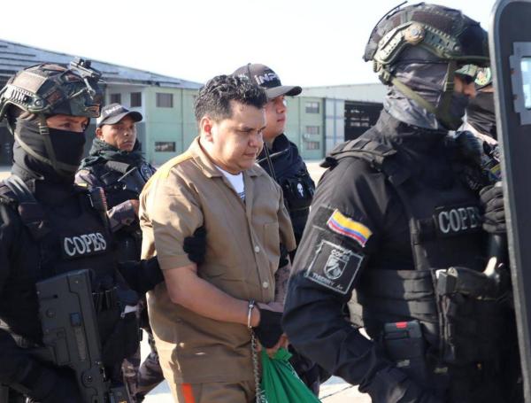 Momentos del operativo de traslado de Digno Palomino.