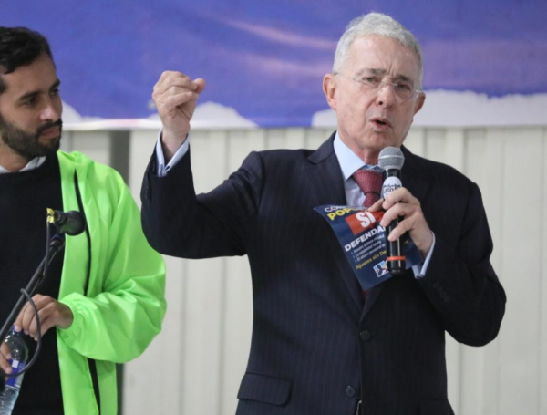 Álvaro Uribe en el lanzamiento de la consulta popular no a las drogas.