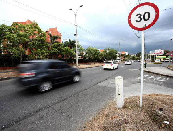El limitador de velocidad actuará de acuerdo con la lectura de los límites autorizados en cada tramo.