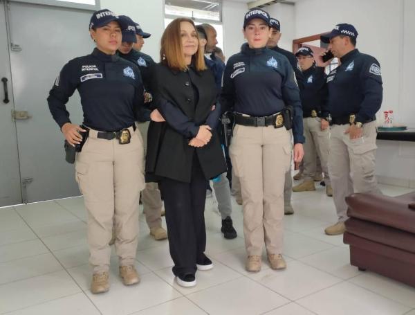 Junto a la diseñadora fueron extraditadas cinco personas.