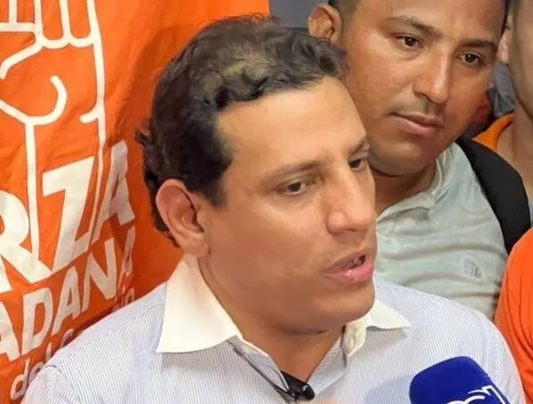 Jorge Agudelo en rueda de prensa dijo que se dirigirá el martes a la Registraduría a inscribir su candidatura.