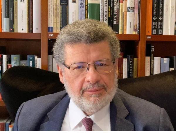 El penalista Jaime Granados, cabeza de la defensa de Uribe, le pidió al fiscal Barbosa que se investigue el caso.