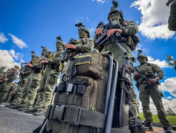 Policía de Colombia lanza gigantesca operación con la que se busca frenar la escalada de violencia en Cauca. Son 600 nuevos policías para la región y se creó un Distrito Especial para Santander de Quilichao. El general William Salamanca envía a los uniformados a esta zona . Popayán Cauca 28 de diciembre del 2023