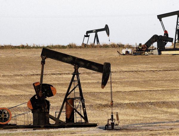 El consumo mundial de petróleo en 2023 superó los 102 millones de barriles diarios.