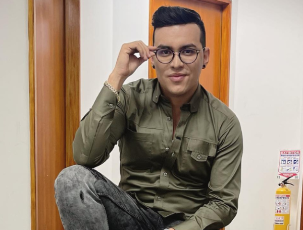 Yeison se ha convertido ⁤en uno⁣ de los cantantes populares⁣ más reconocidos.