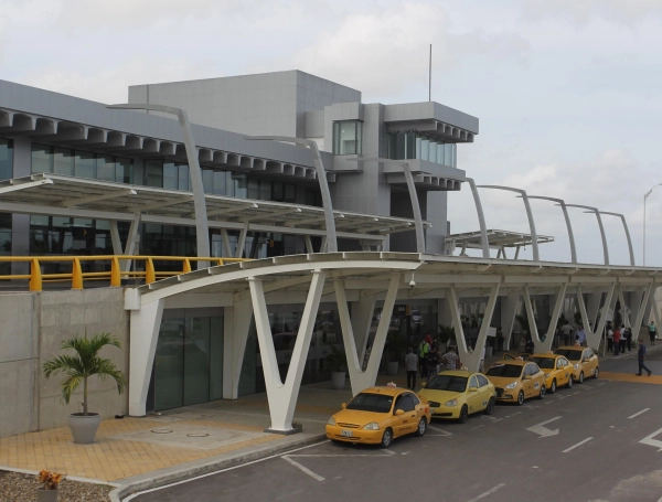 Fachada del aeropuerto Ernesto Cortissoz.