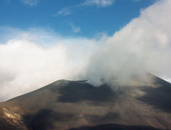 Fotos tomadas del Volcán Puracé por el Servicio Geológico.