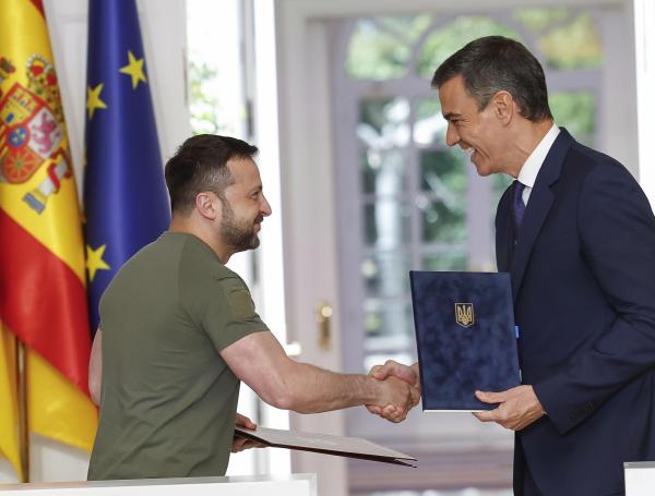 Rey Felipe VI recibe en España al presidente de Ucrania, Volodimir ...