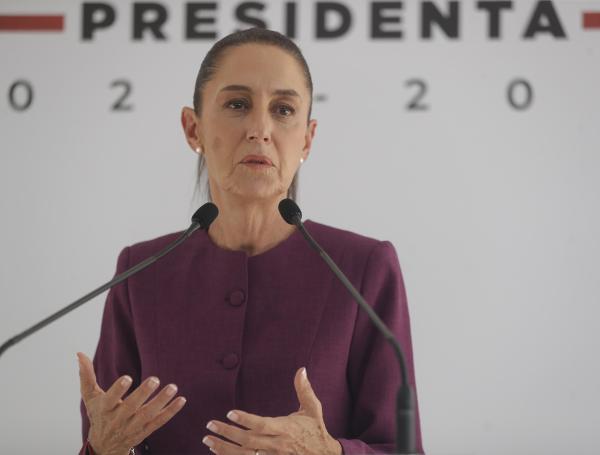 La presidenta electa de México, Claudia Sheinbaum, habla durante una conferencia de prensa en la Ciudad de México.