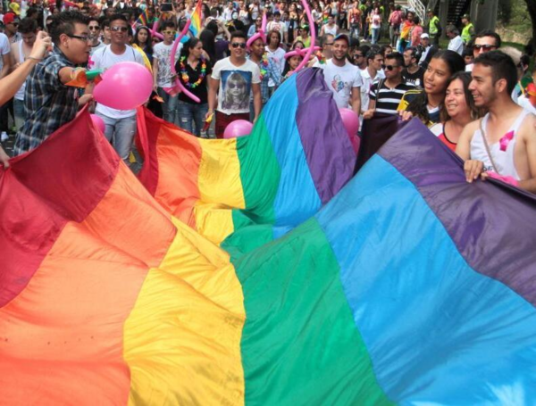 En Cali y en otras ciudades del país, la comunidad LGBTIQ+ realiza manifestaciones por sus derechos.
