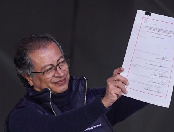 En sanción de la reforma pensional, el presidente Gustavo Petro hace ...