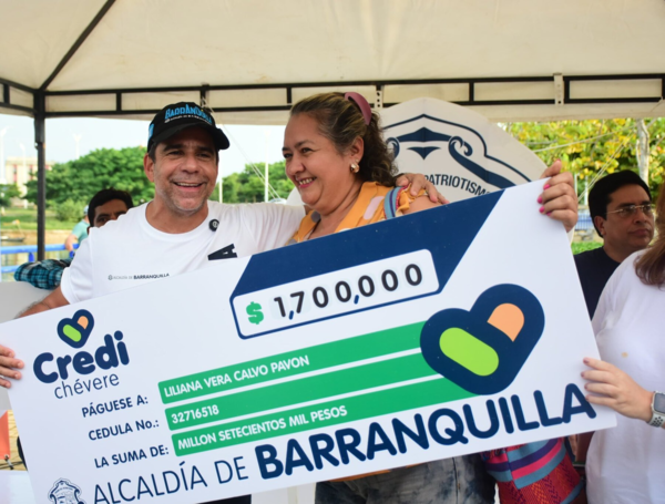 Entrega CrediChevre por el alcalde Alejandro Char.