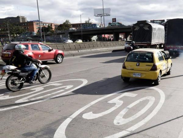 El l??mite de velocidad en las principales v??as de la ciudad es de 50 km/h