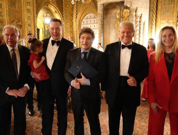 Musk, Milei y Trump hicieron parte de la conferencia celebrada en la residencia del presidente electo