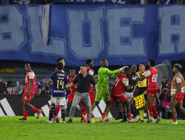 Video: ¿Era roja? el codazo de Falcao a Millán en el clásico ...