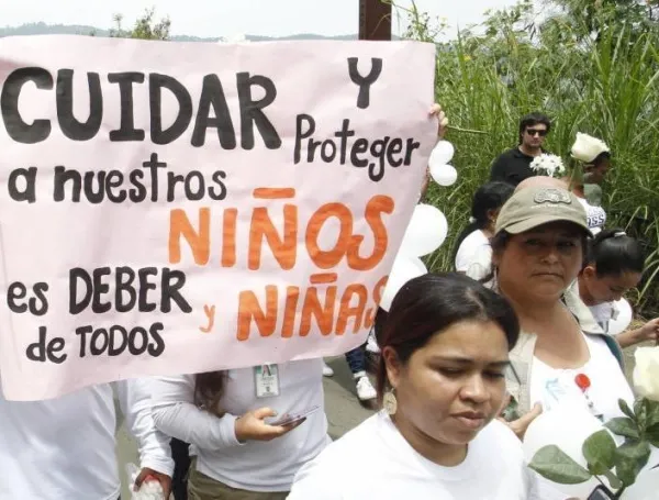 Marcha contra violencia hacia los niños y niñas