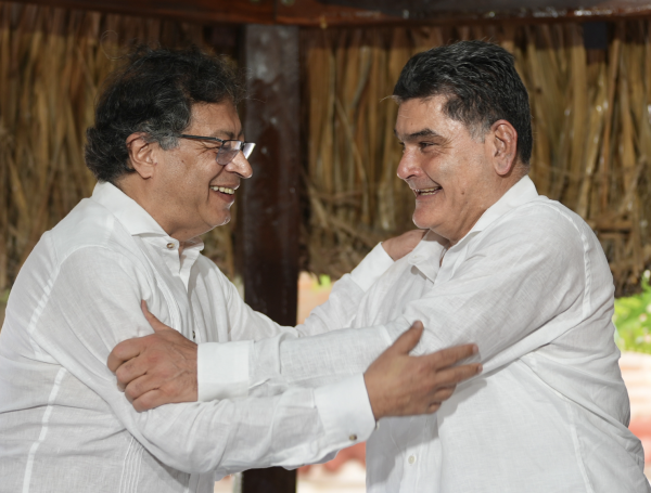 Gustavo Petro y Gregorio Eljach en su posesi??n como Procurador