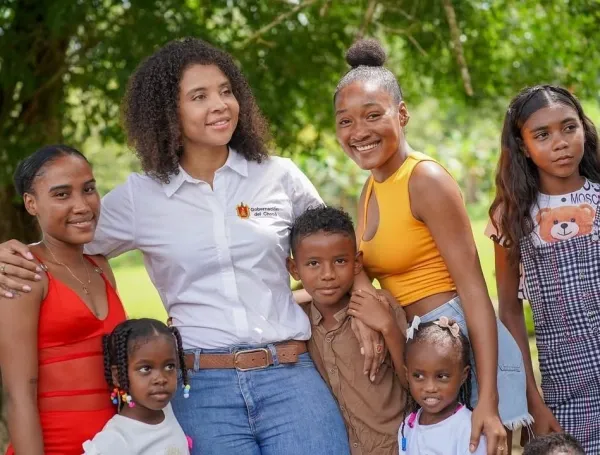 Nubia Carolina Córdoba Curi, de 35 años, es gobernadora del Chocó desde el 2024. Es abogada y desde su cargo lucha por mejores condiciones para su departamento. Foto: gobernación del chocó