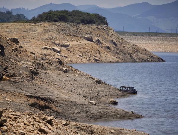 El mapa de los racionamientos de agua crece en Colombia por la sequía: así avanza la crisis del fenómeno de El Niño