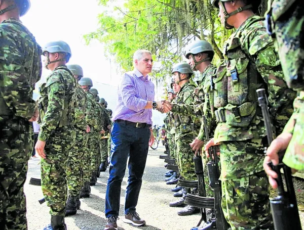 El gobernador antioqueño, Andrés Julián Rendón, tomó la decisión de destinar los primeros recursos de la Tasa de Seguridad a la compra de dotación para soldados y policías.