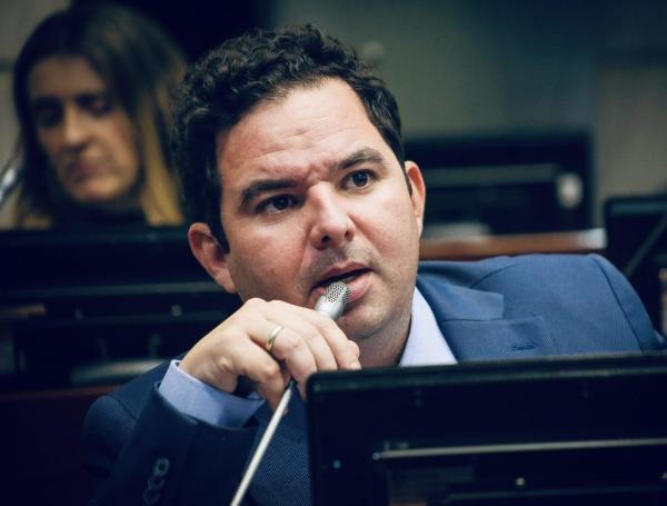 Senador, Carlos Meisel.