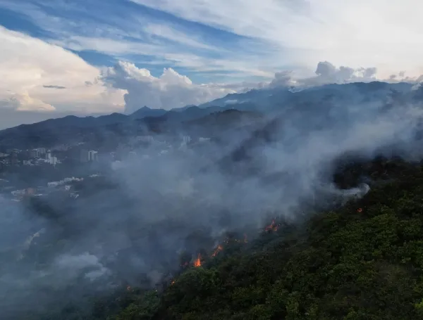 Incendio en el cerro de las Tres Cruces de Cali.